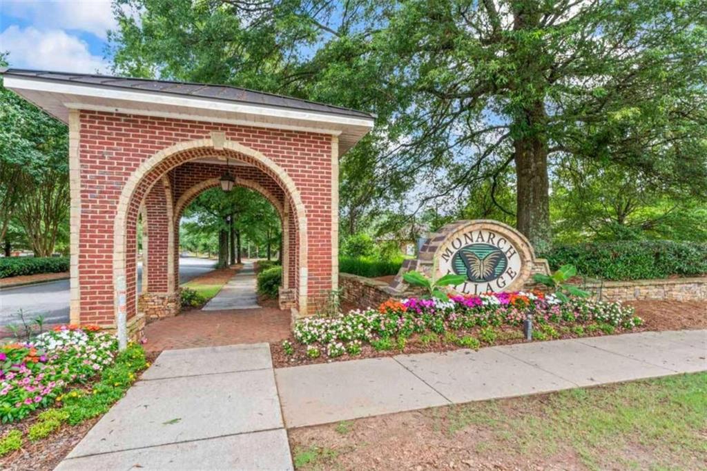 535 Anglewood Trace Stockbridge, GA 30281 - Photo 2 of 45