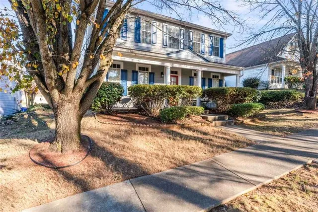 a view of a house with a yard