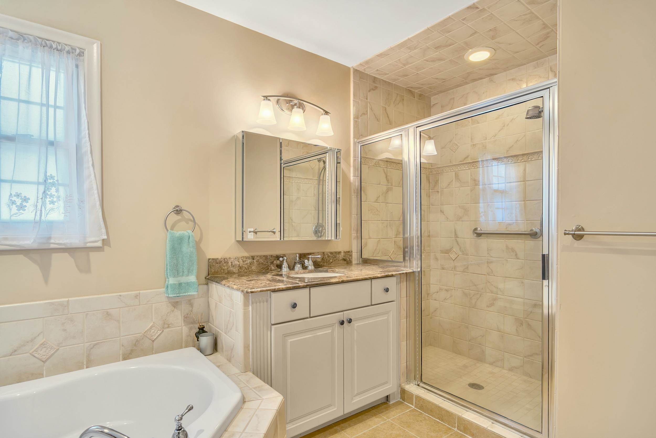 1038 Hawthorne Road Grosse Pointe, MI 48236 - Photo 42 of 61 50180839-3f93c94d-f0e7-4af1-b262-53cbb0c78d26.JPG