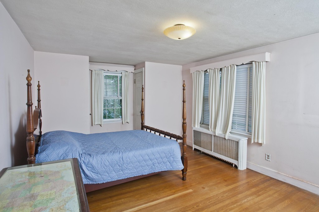 277 Plumtree Road Springfield, MA 01118 - Photo 11 of 16