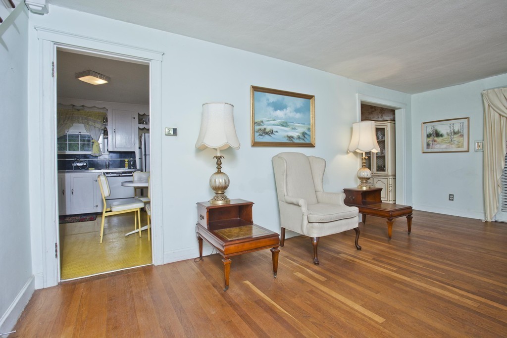 277 Plumtree Road Springfield, MA 01118 - Photo 4 of 16