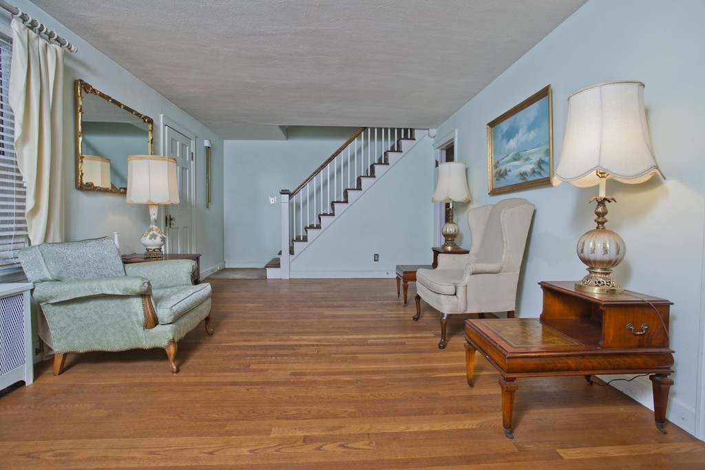 277 Plumtree Road Springfield, MA 01118 - Photo 5 of 16