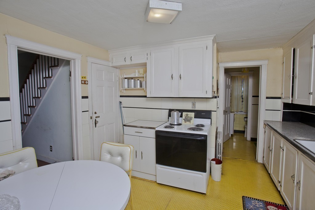 277 Plumtree Road Springfield, MA 01118 - Photo 9 of 16