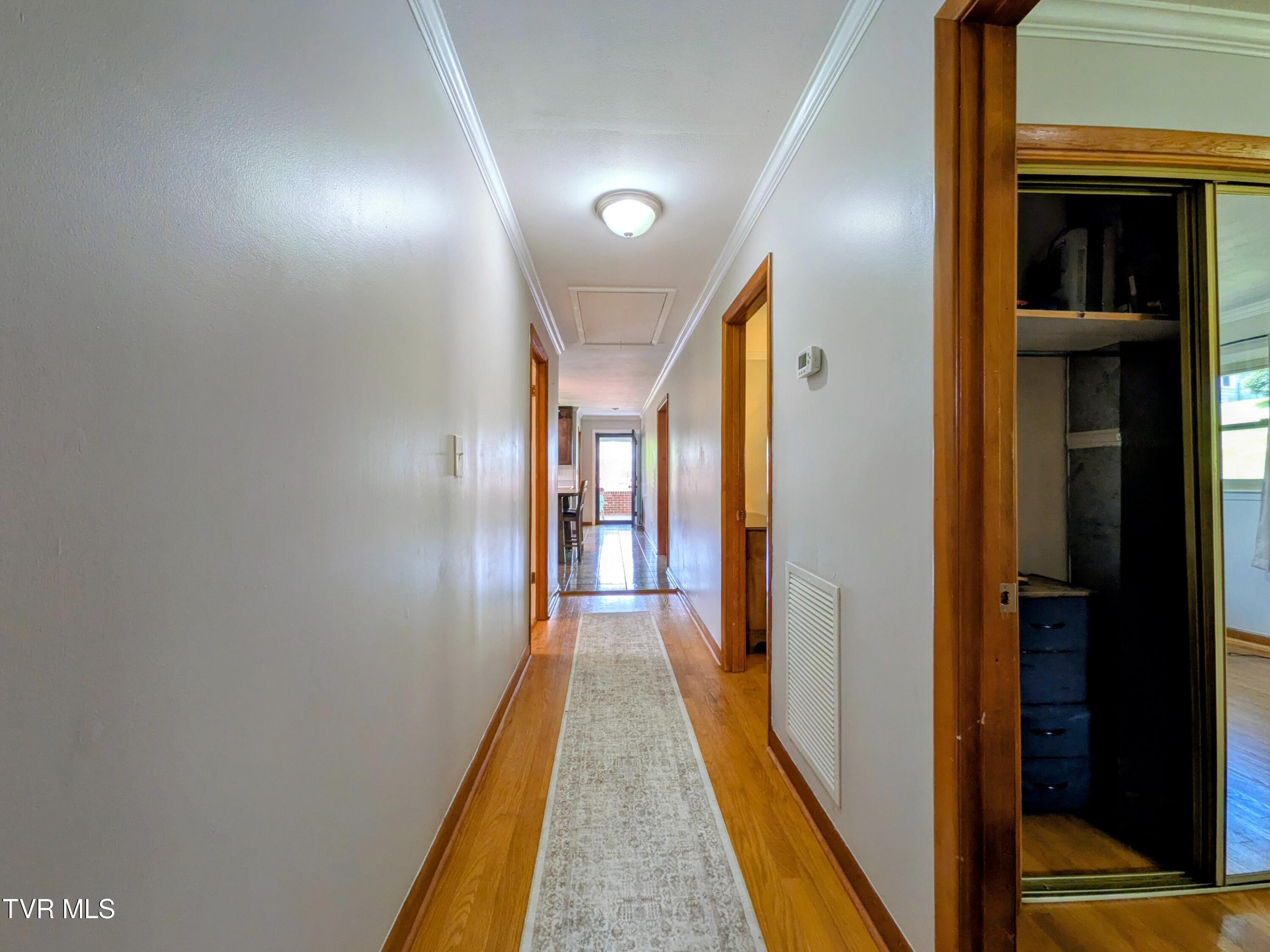 1129 Jackson Hollow Road Kingsport, TN 37663 - Photo 29 of 59 Hall