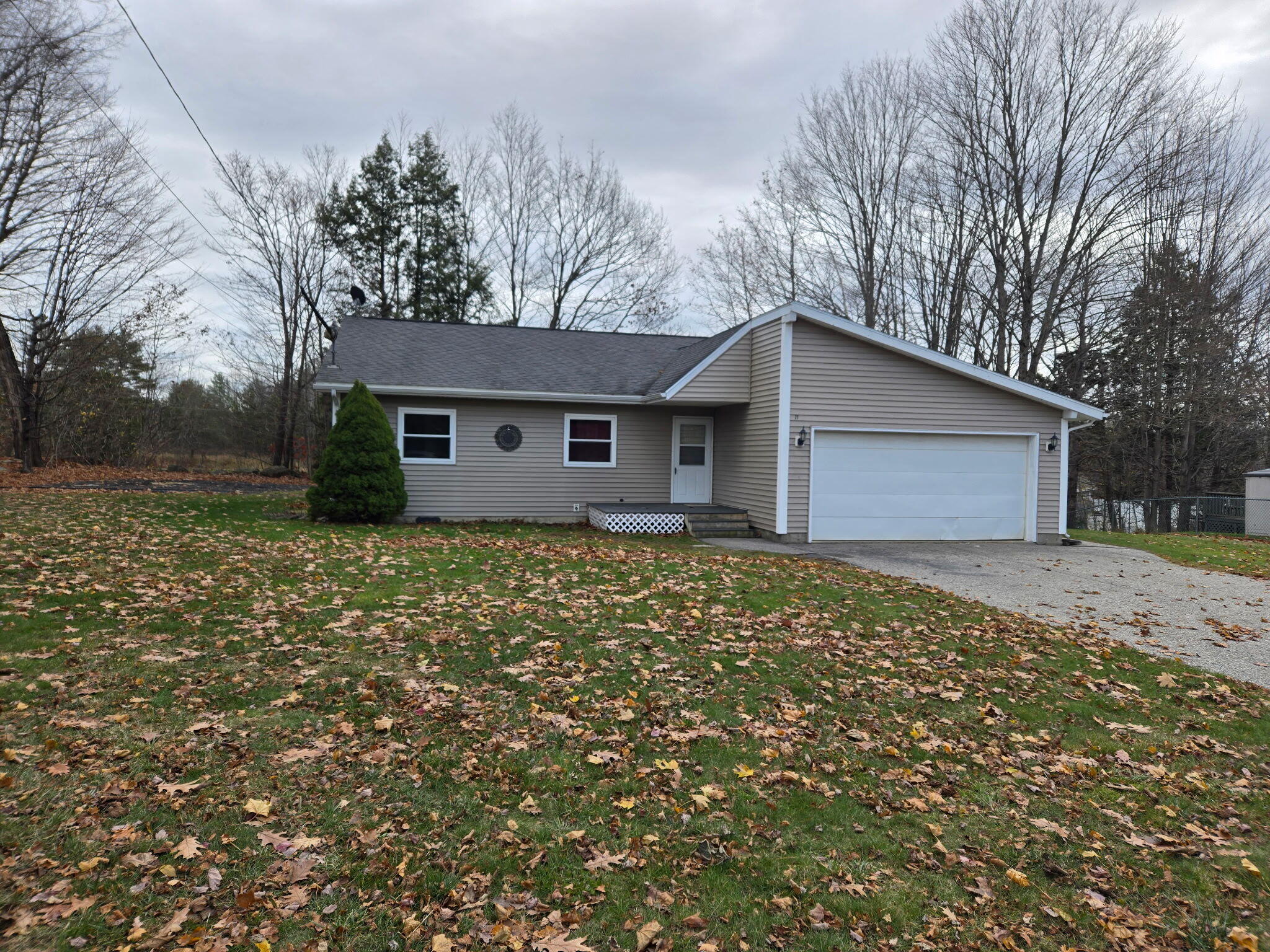 27 Mitchell Street Lewiston, ME 04240 - Photo 2 of 21 1443113490185834553