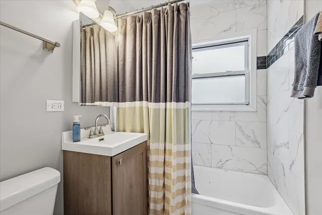 $360,000 | 128 McCabe Drive, Streamwood, IL 60107