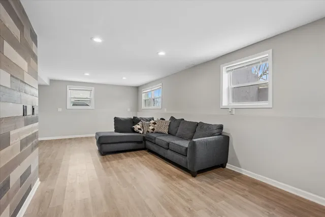 $360,000 | 128 McCabe Drive, Streamwood, IL 60107