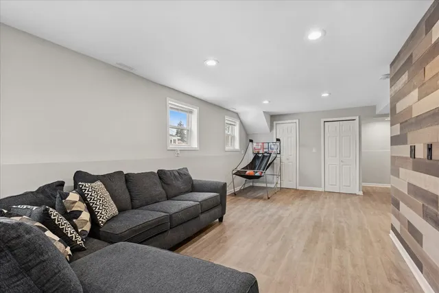 $360,000 | 128 McCabe Drive, Streamwood, IL 60107