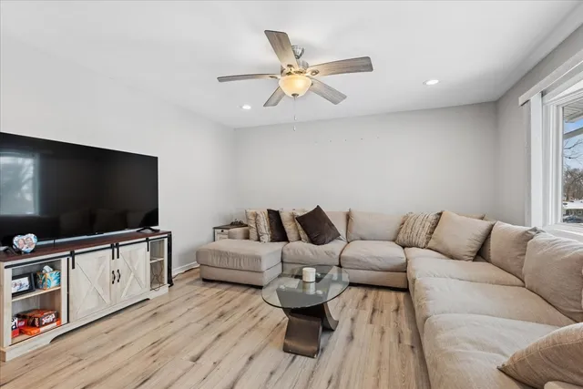 $360,000 | 128 McCabe Drive, Streamwood, IL 60107