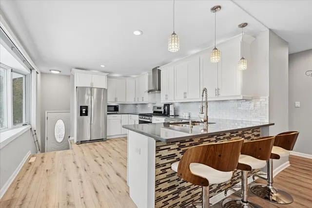 $360,000 | 128 McCabe Drive, Streamwood, IL 60107