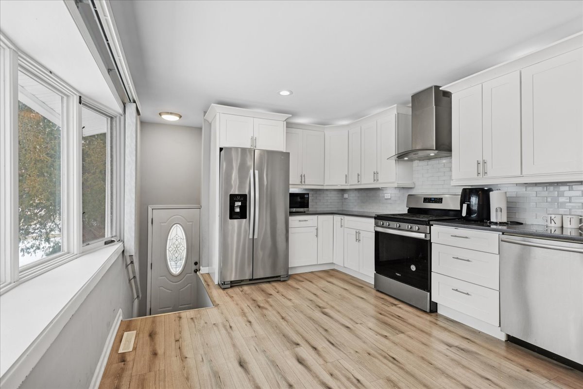 128 McCabe Drive Streamwood, IL 60107 - Photo 7 of 19 a kitchen with a refrigerator and a stove top oven