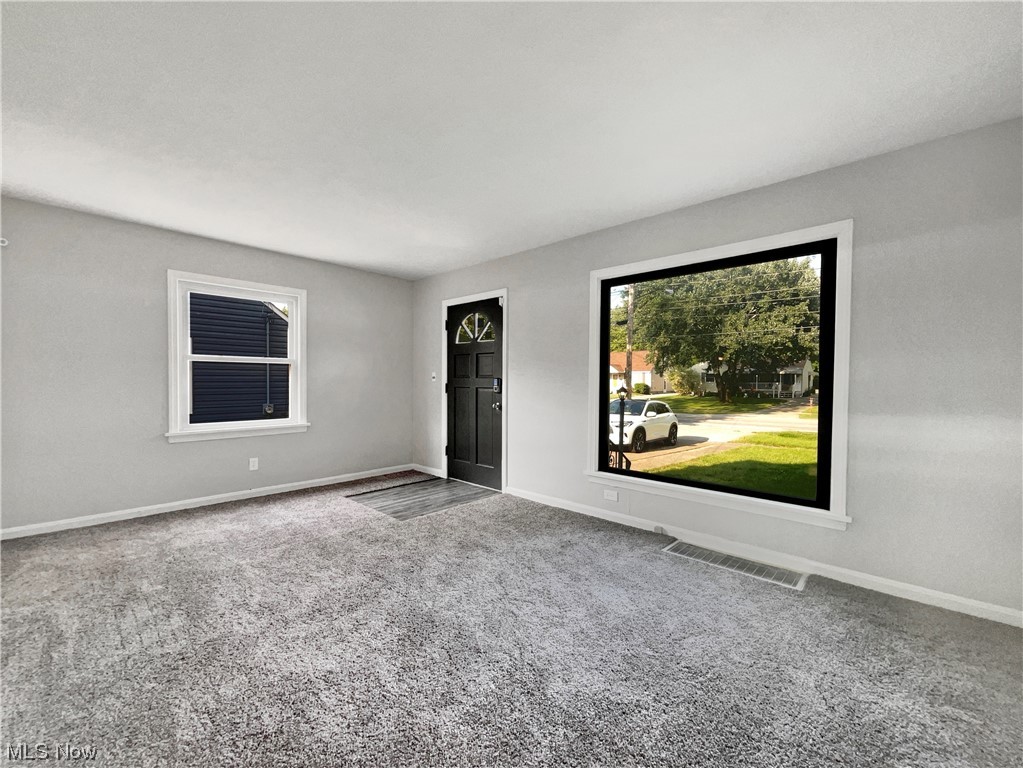 1530 Root Road Lorain, OH 44052 - Photo 2 of 31