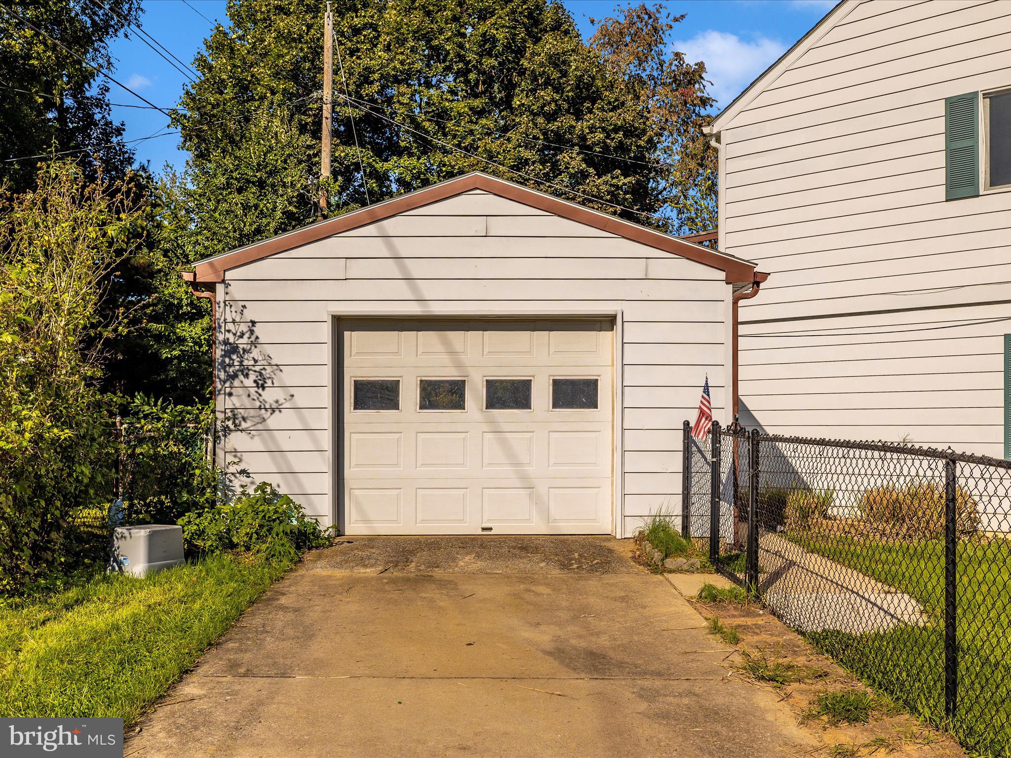 1101 Fairview Road Hagerstown, MD 21742 - Photo 29 of 35 Garage