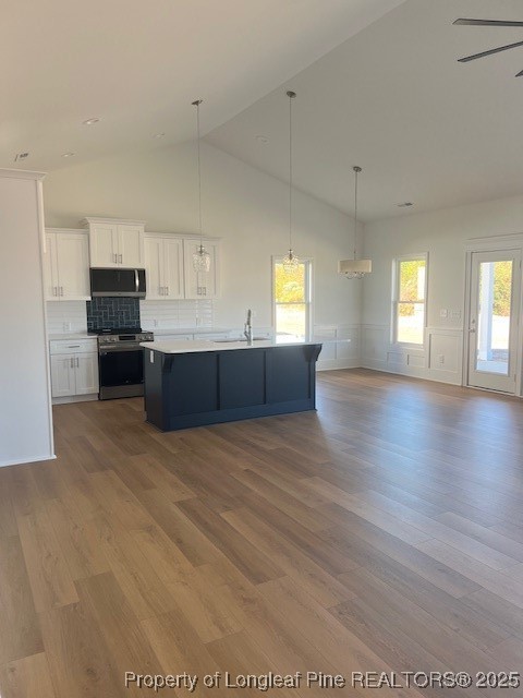 102 Sunny Acres Lane Clinton, NC 28328 - Photo 7 of 17 a large room with kitchen island and wooden floor