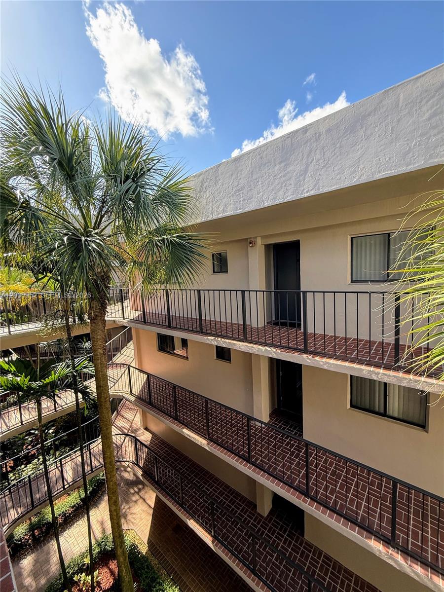 8540 Southwest 133rd Avenue Road, Unit 422 Miami, FL 33183 - Photo 1 of 11