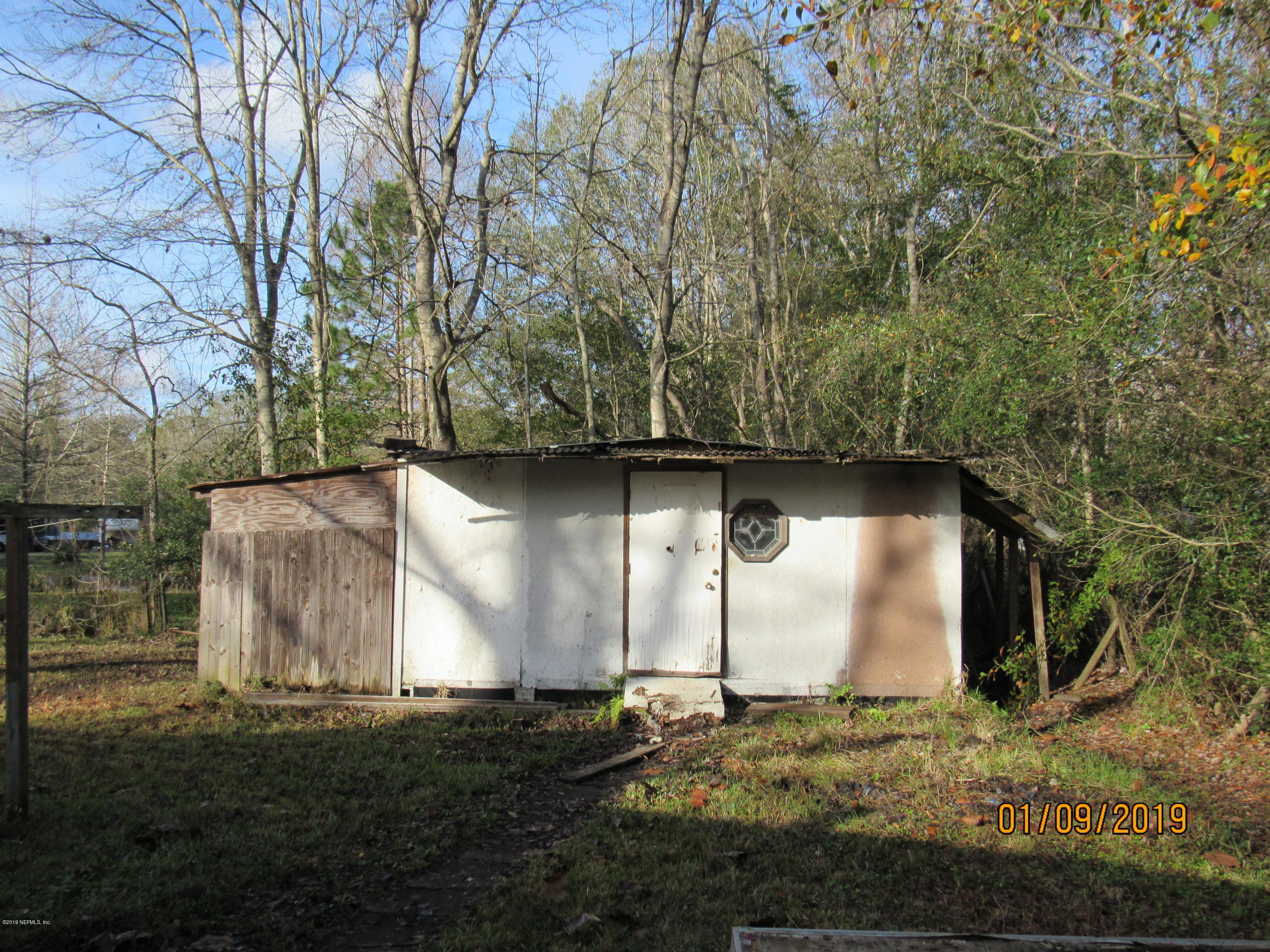 1578 Baxley Road Middleburg, FL 32068 - Photo 5 of 9 a backyard of a house