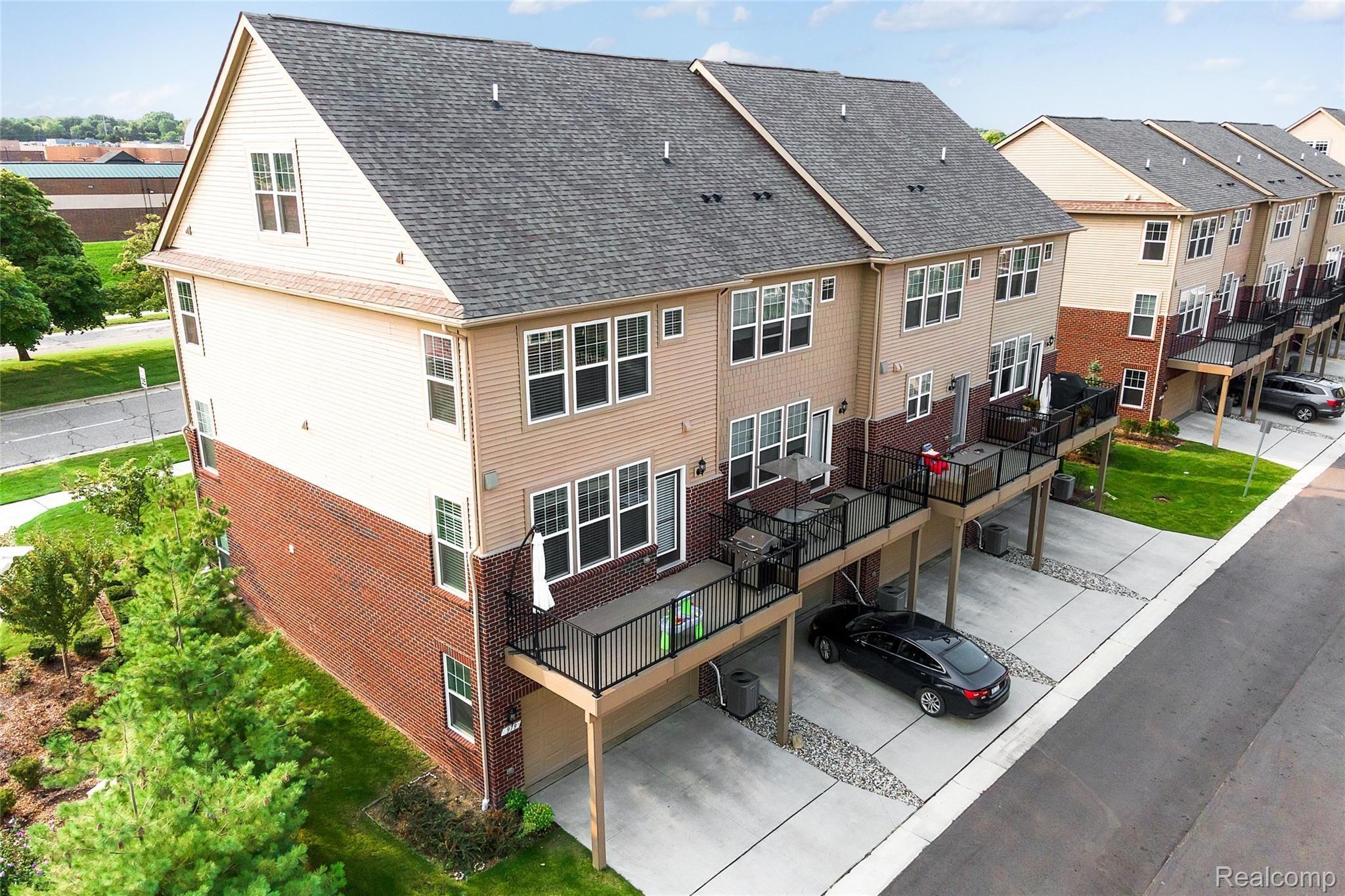 979 Barclay Circle, Unit 58 Rochester, MI 48307 - Photo 27 of 30 29.jpg