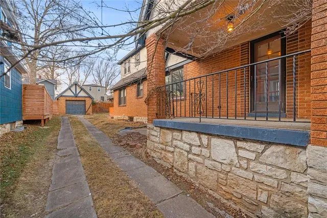 $355,000 | 7404 Walnut Street, Kansas City, MO 64114