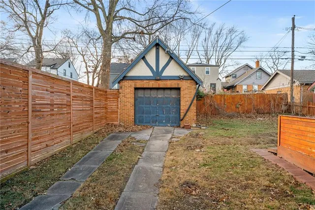 $355,000 | 7404 Walnut Street, Kansas City, MO 64114