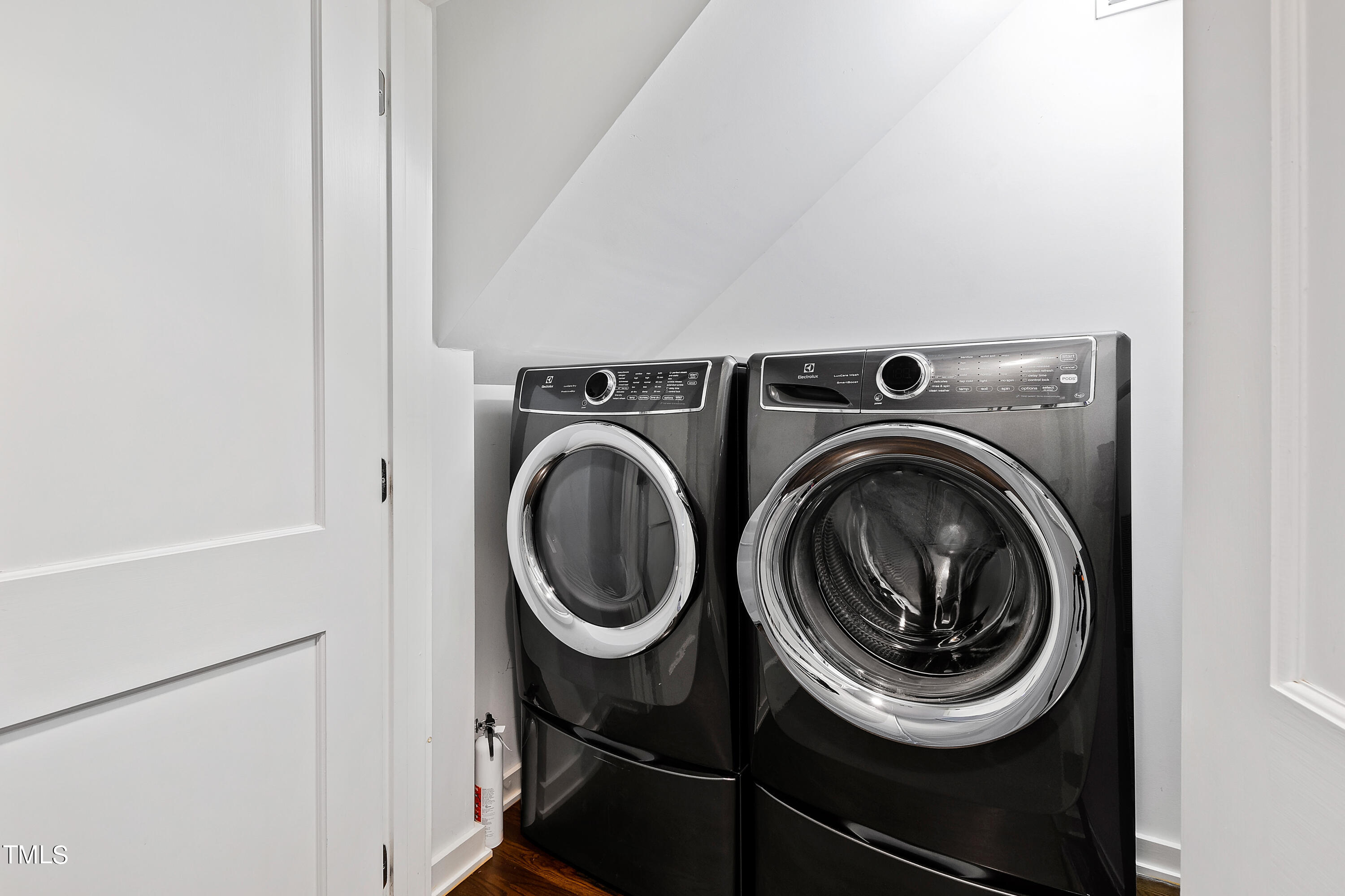 2212 The Circle Raleigh, NC 27608 - Photo 47 of 88 Laundry