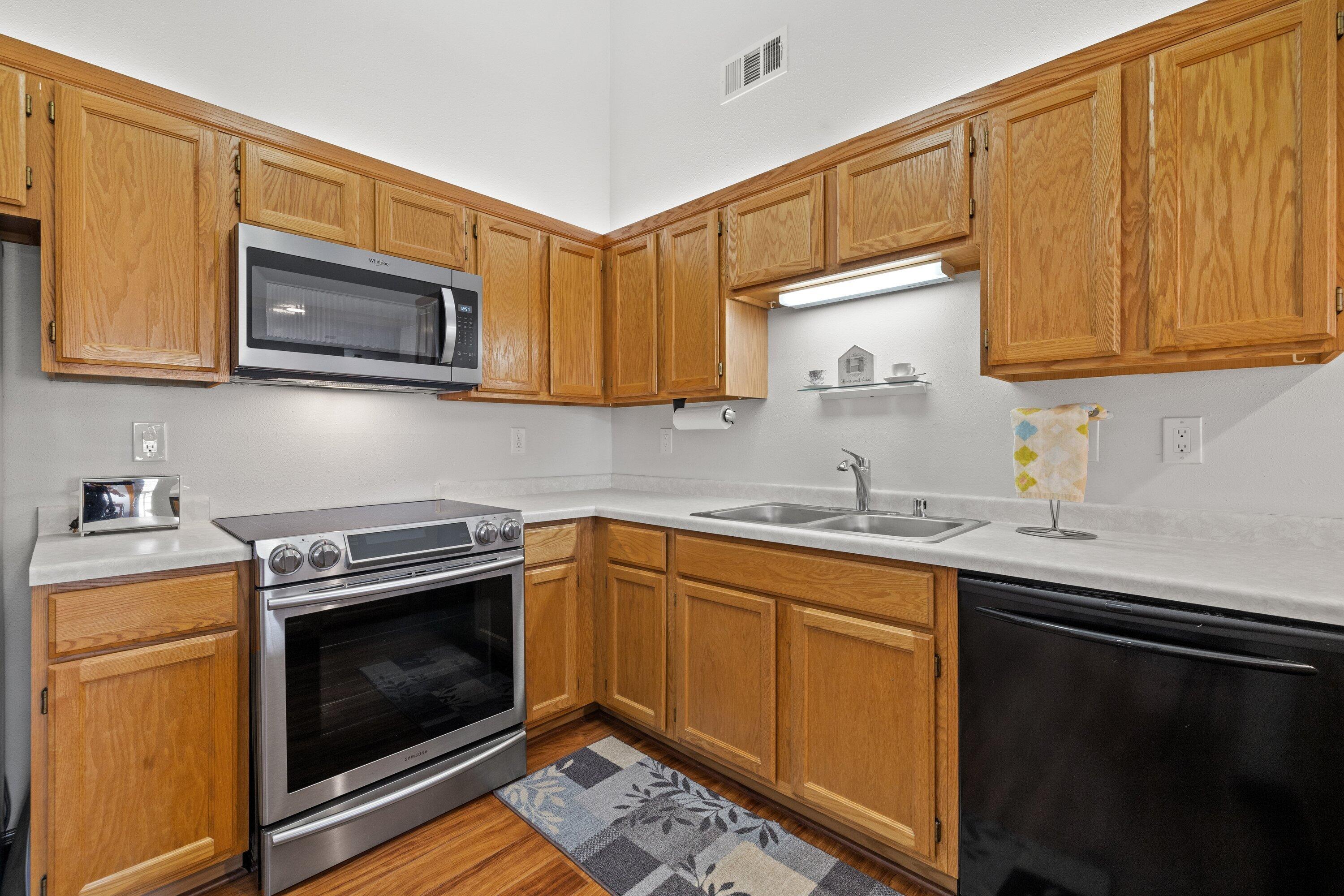 9322 West Loomis Road, Unit 4 Franklin, WI 53132 - Photo 11 of 26 Kitchen