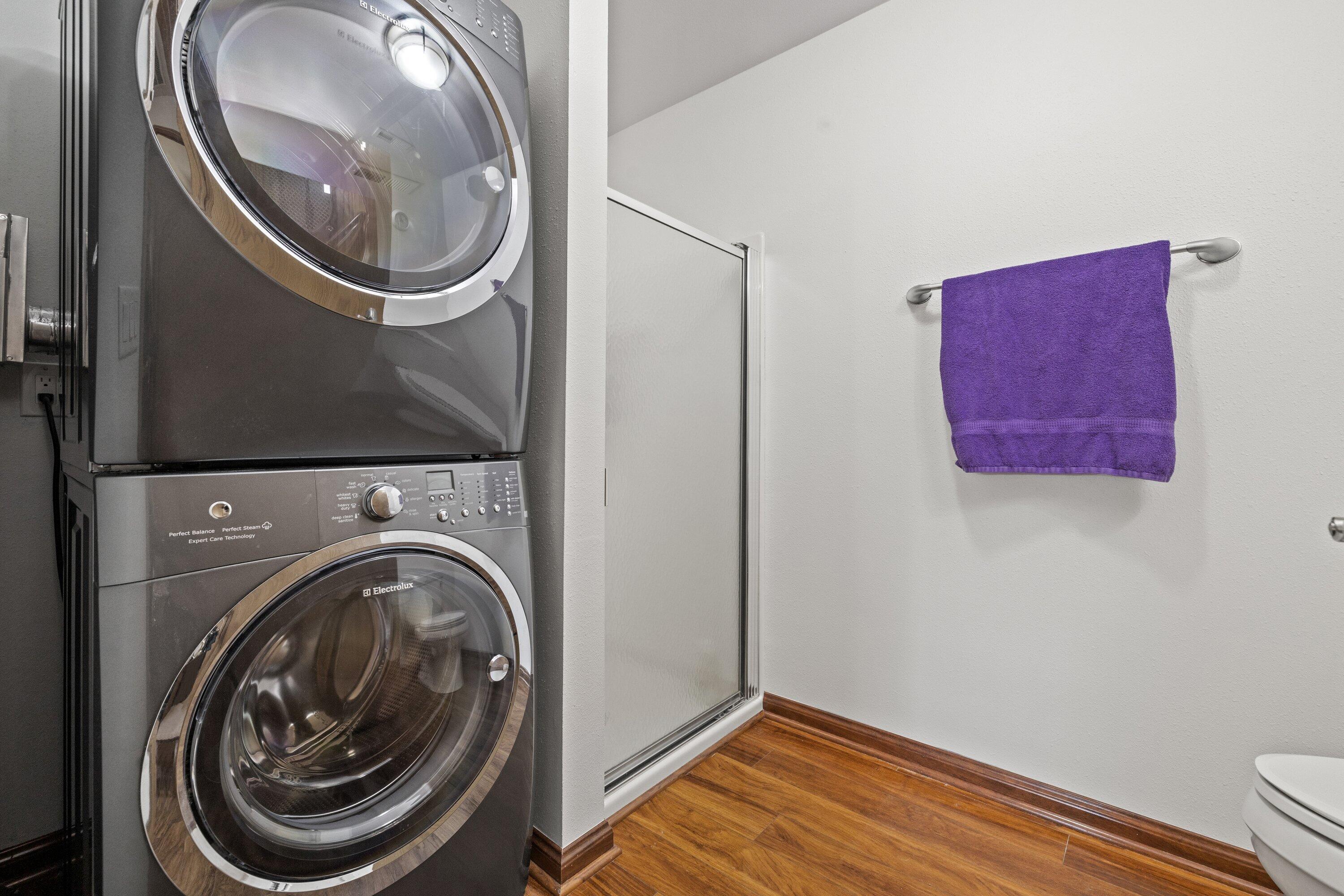 9322 West Loomis Road, Unit 4 Franklin, WI 53132 - Photo 16 of 26 Main Bathroom/Laundry