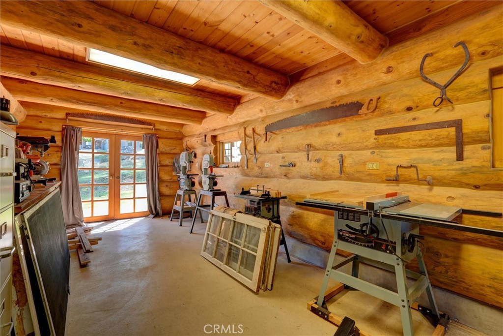 5851 Mt Bullion Ridge Road Mariposa, CA 95338 - Photo 42 of 58 a view of a room with gym equipment