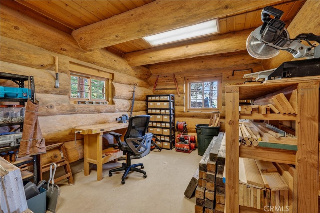 5851 Mt Bullion Ridge Road Mariposa, CA 95338 - Photo 43 of 58 a view of a room with gym equipment