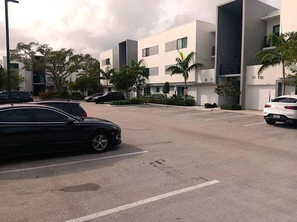 $2,000 | 3050 Northwest 68th Street, Unit 1101, Fort Lauderdale, FL 33309