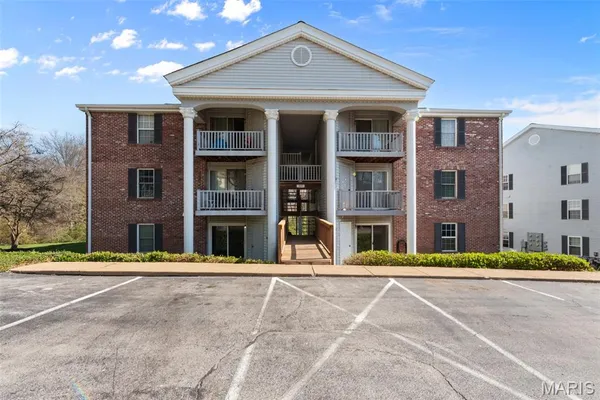 $159,900 | 7617 Triwoods Drive, Unit D, St. Louis, MO 63119