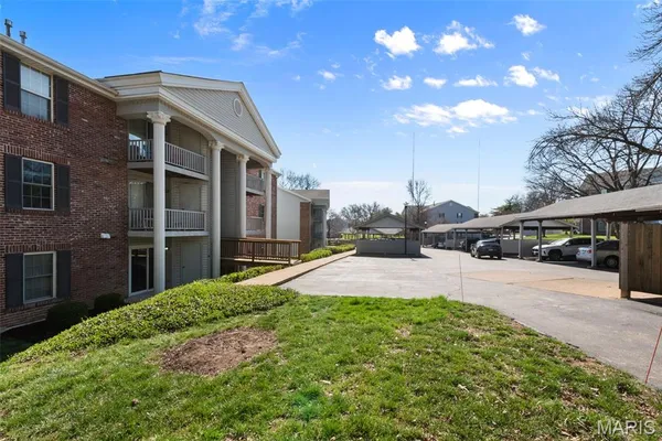 $159,900 | 7617 Triwoods Drive, Unit D, St. Louis, MO 63119