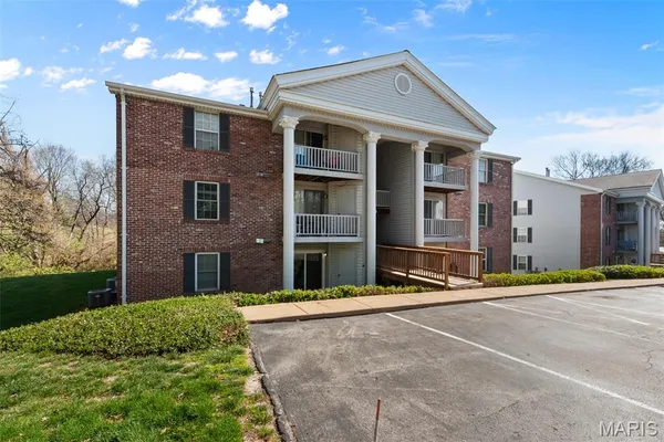 $159,900 | 7617 Triwoods Drive, Unit D, St. Louis, MO 63119