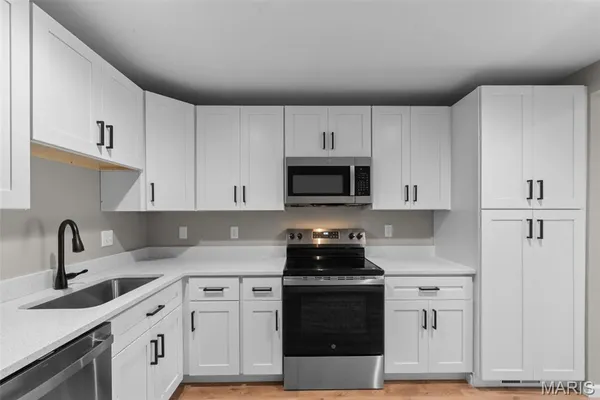 $159,900 | 7617 Triwoods Drive, Unit D, St. Louis, MO 63119