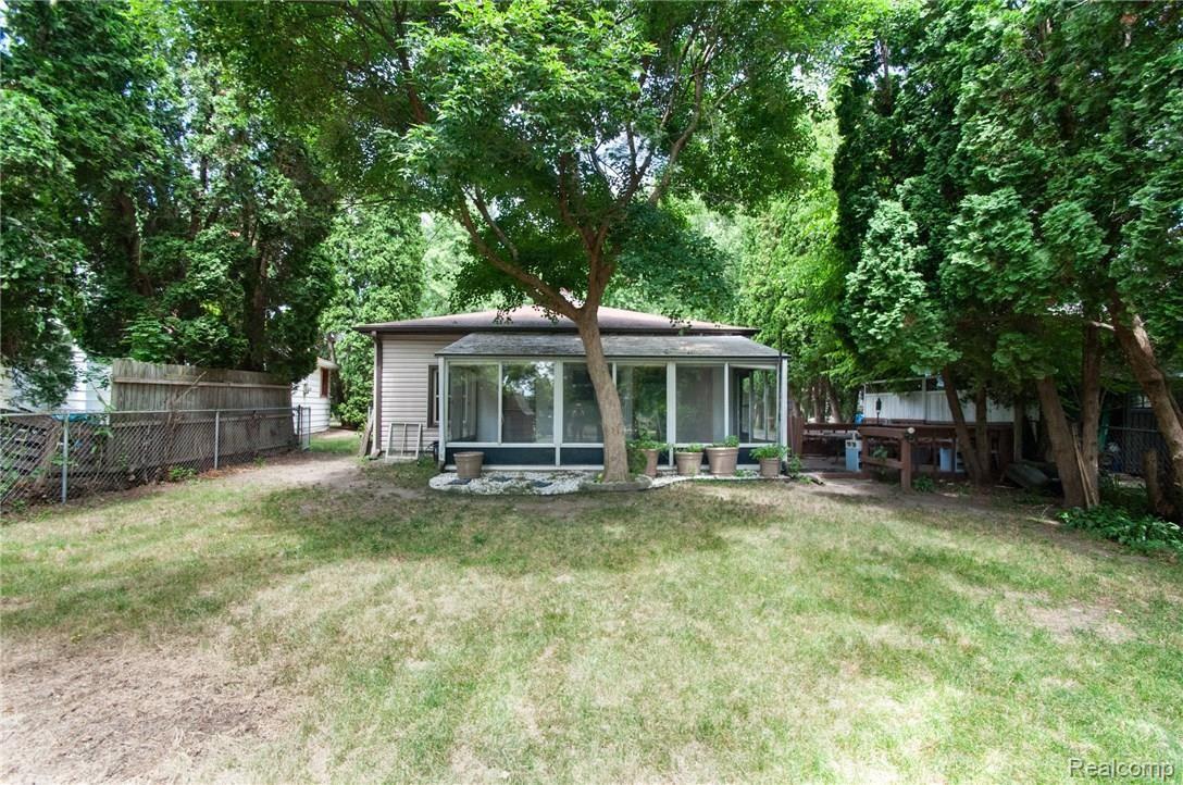 5139 Reymont Road Waterford, MI 48327 - Photo 17 of 27 ReymontRd_5139_Back_04.jpg
