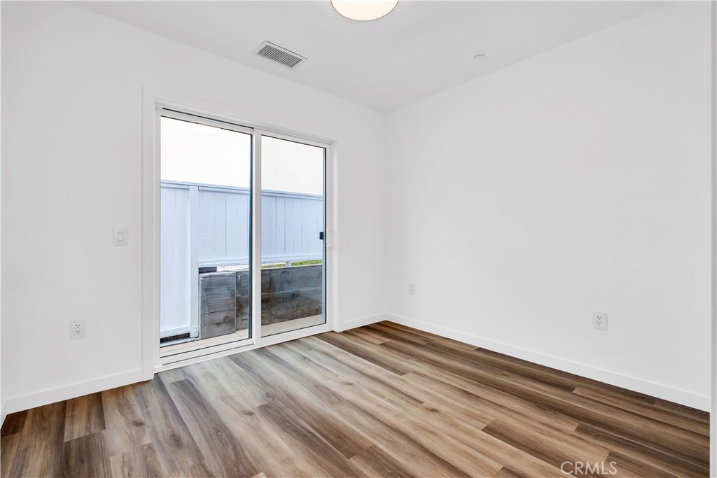 226 B Arena Street, Unit B El Segundo, CA 90245 - Photo 14 of 20 an empty room with wooden floor and windows