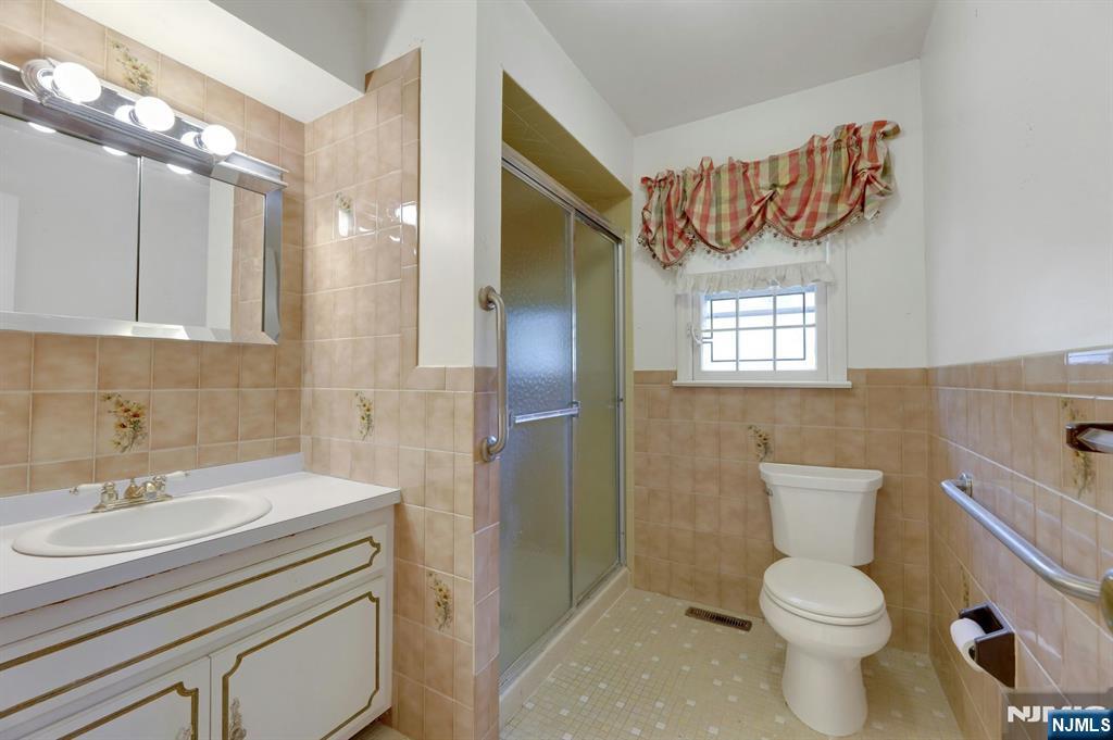 1138 High Mountain Road Franklin Lakes, NJ 07417 - Photo 33 of 41