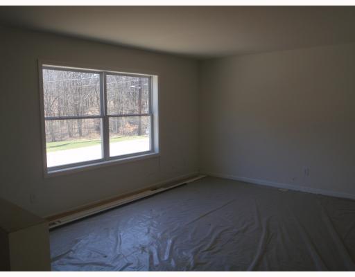 547 Chapel Road Aliquippa, PA 15001 - Photo 3 of 7 Living Room.