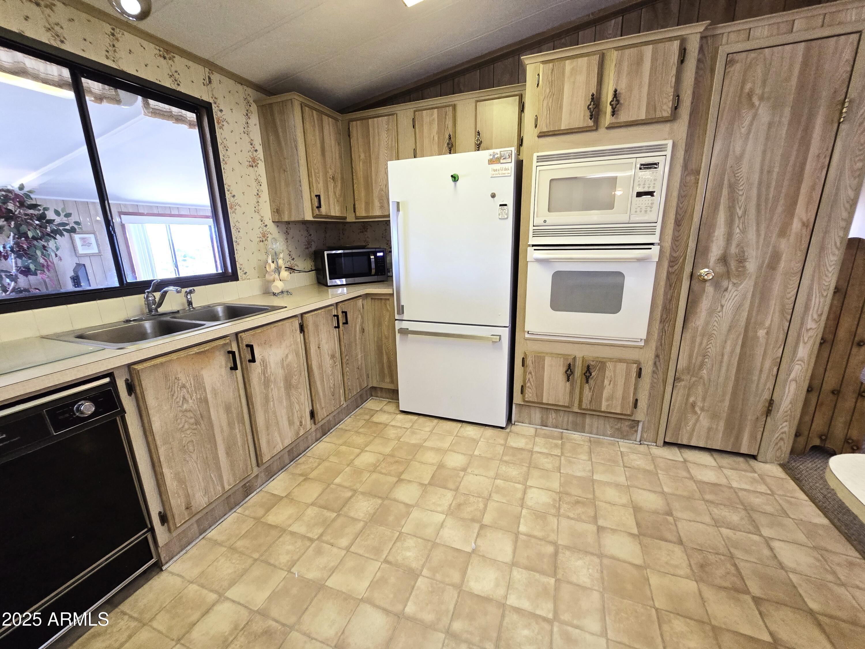 11965 Henderson Road Dewey, AZ 86327 - Photo 23 of 61 20251025_124305