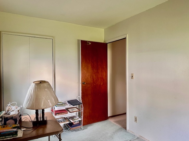 3103 Blair Drive Champaign, IL 61821 - Photo 15 of 20 a room with furniture and a table