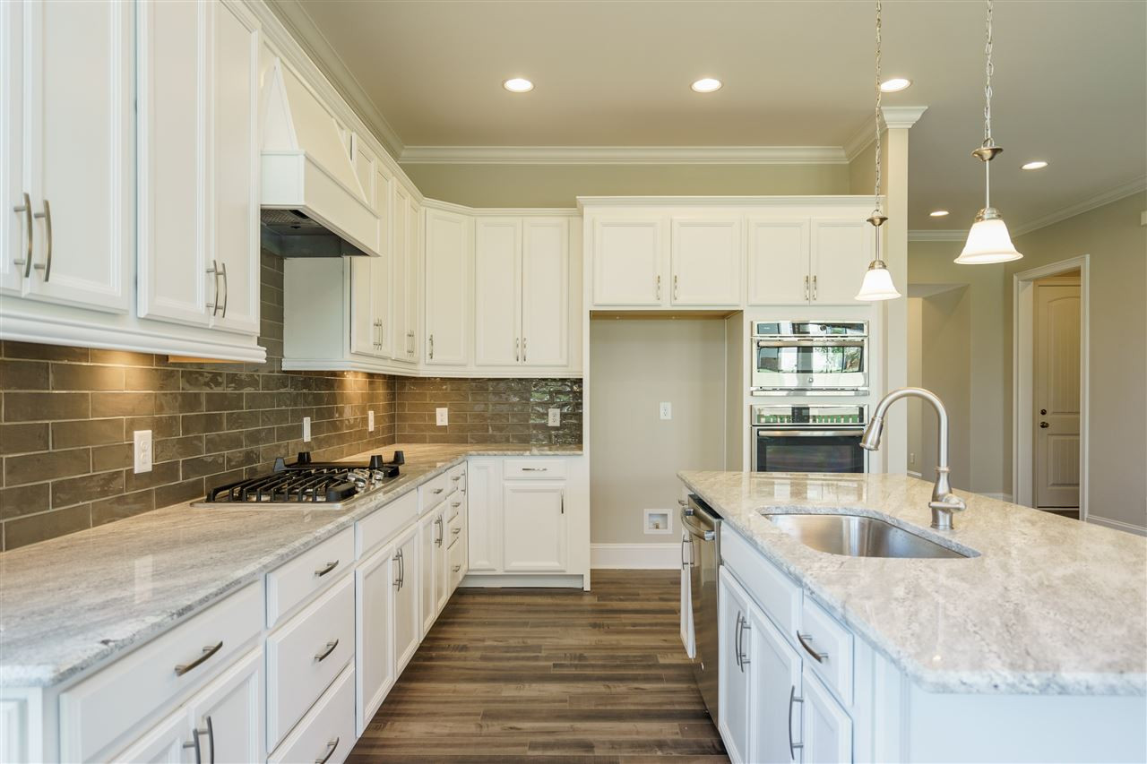 8429 Secreto Drive Raleigh, NC 27606 - Photo 11 of 25 Kitchen