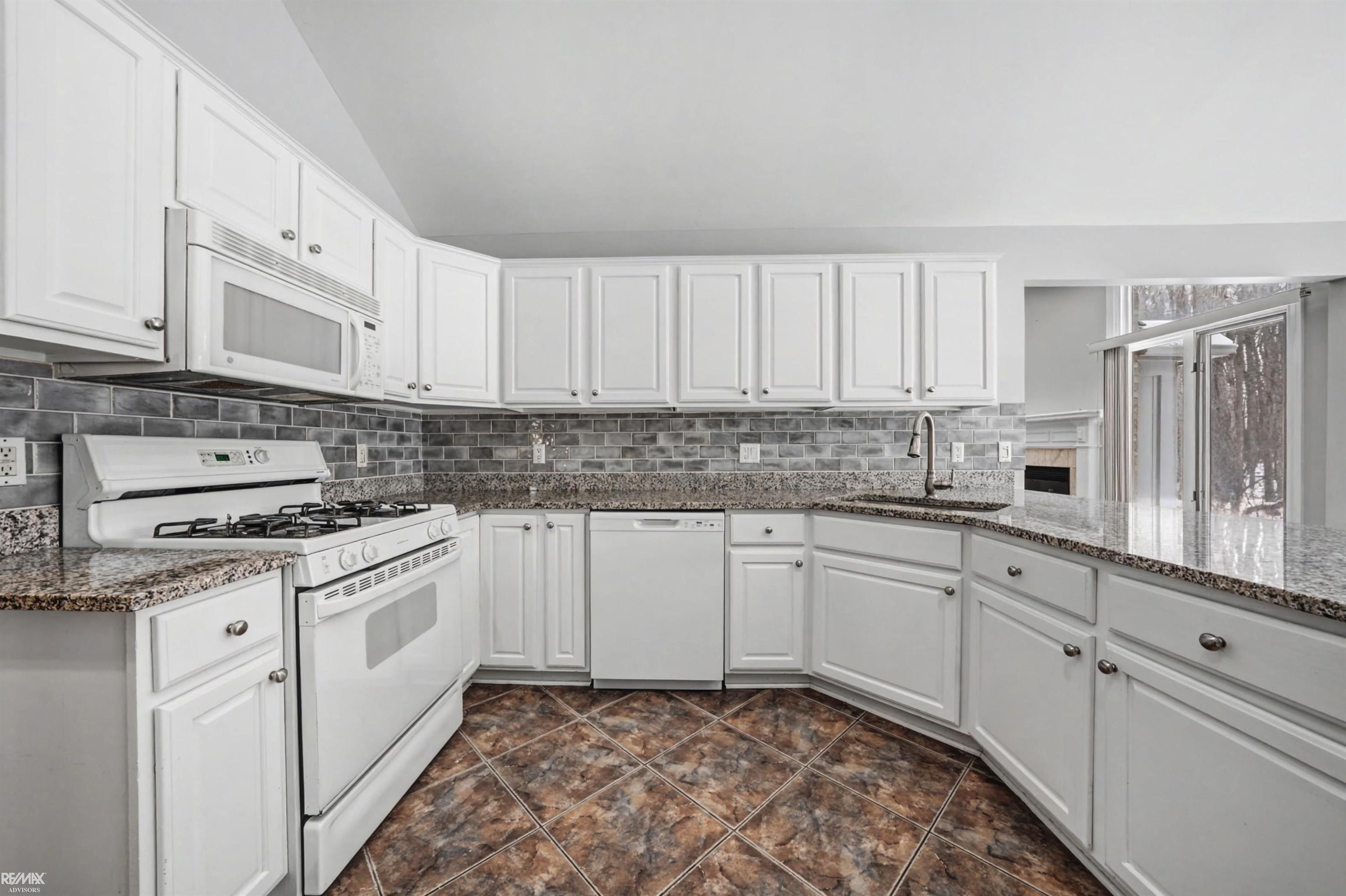 48498 Beacon Square Drive Macomb, MI 48044 - Photo 29 of 68