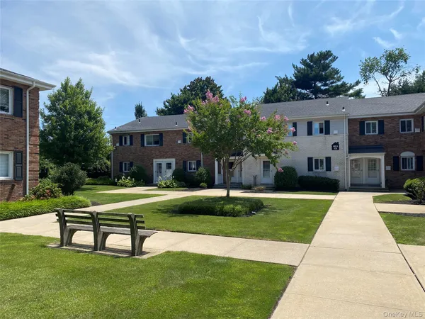 $3,400 | 520 Dawson Lane, Jericho, NY 11753