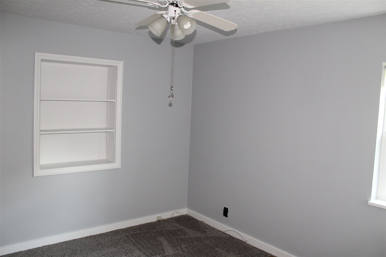 223 Mt Pleasant Road Bedford, IN 47421 - Photo 5 of 22