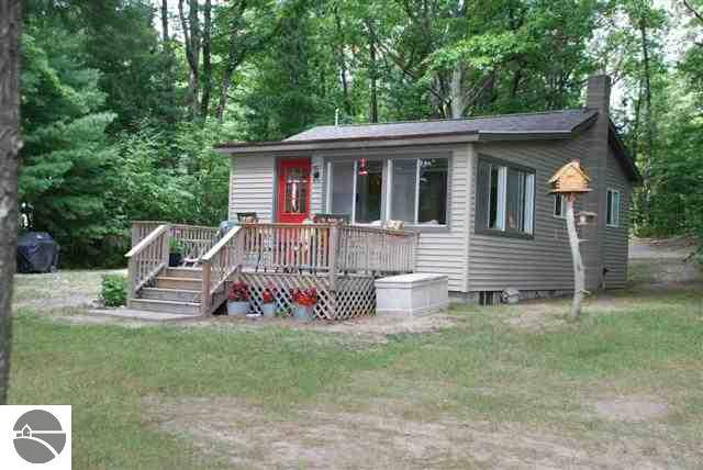 818 Ridge Road Beulah, MI 49617 - Photo 3 of 21 1729099-2.JPG