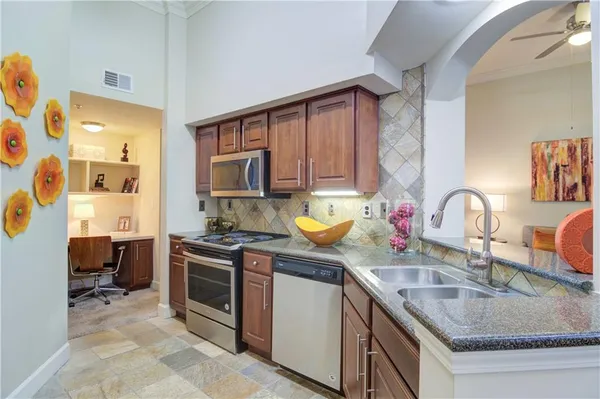 $1,873 | 3460 Kingsboro Road Northeast, Unit 421, Atlanta, GA 30326