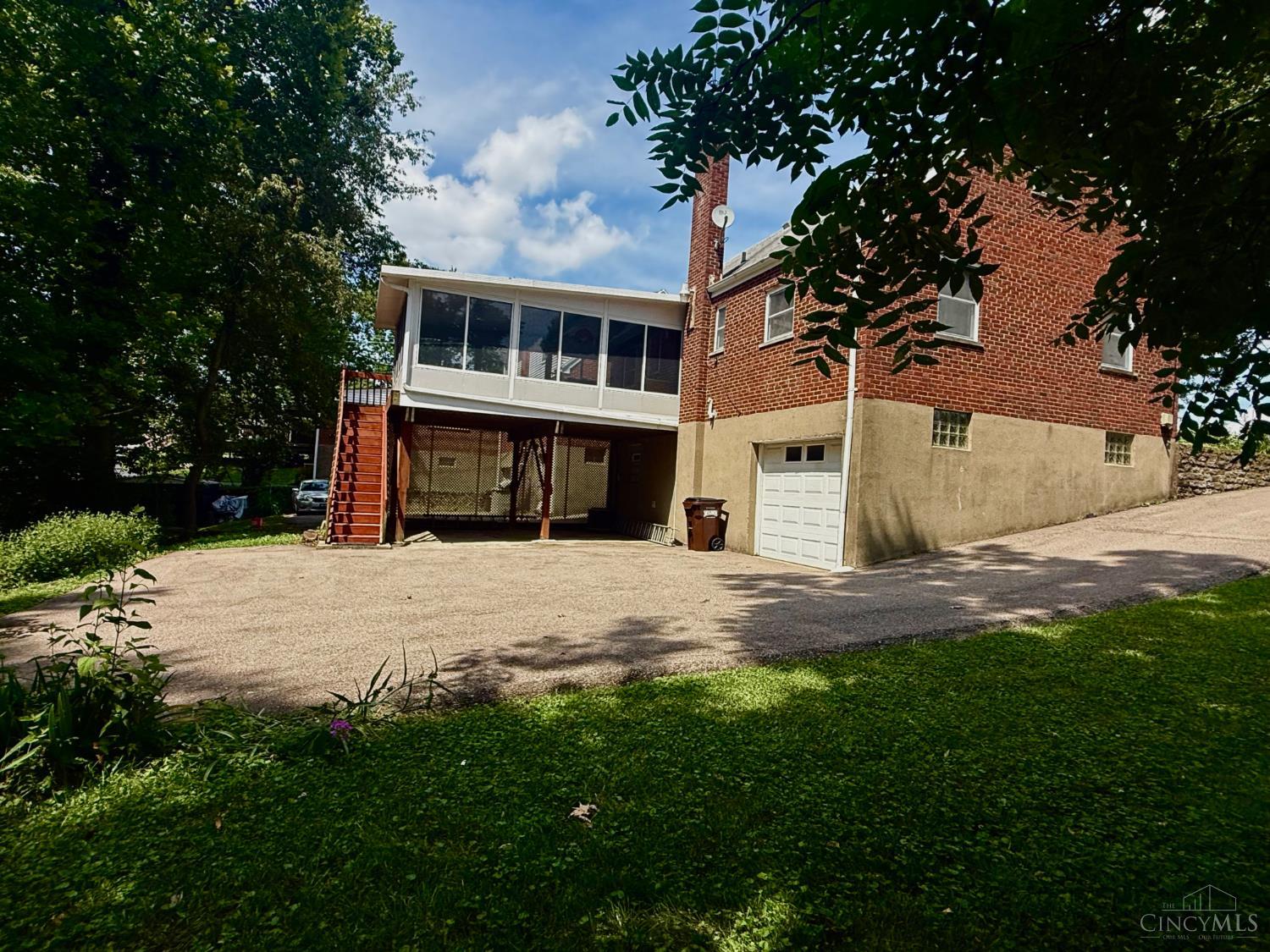 3177 Ebenezer Road Cincinnati, OH 45248 - Photo 3 of 32