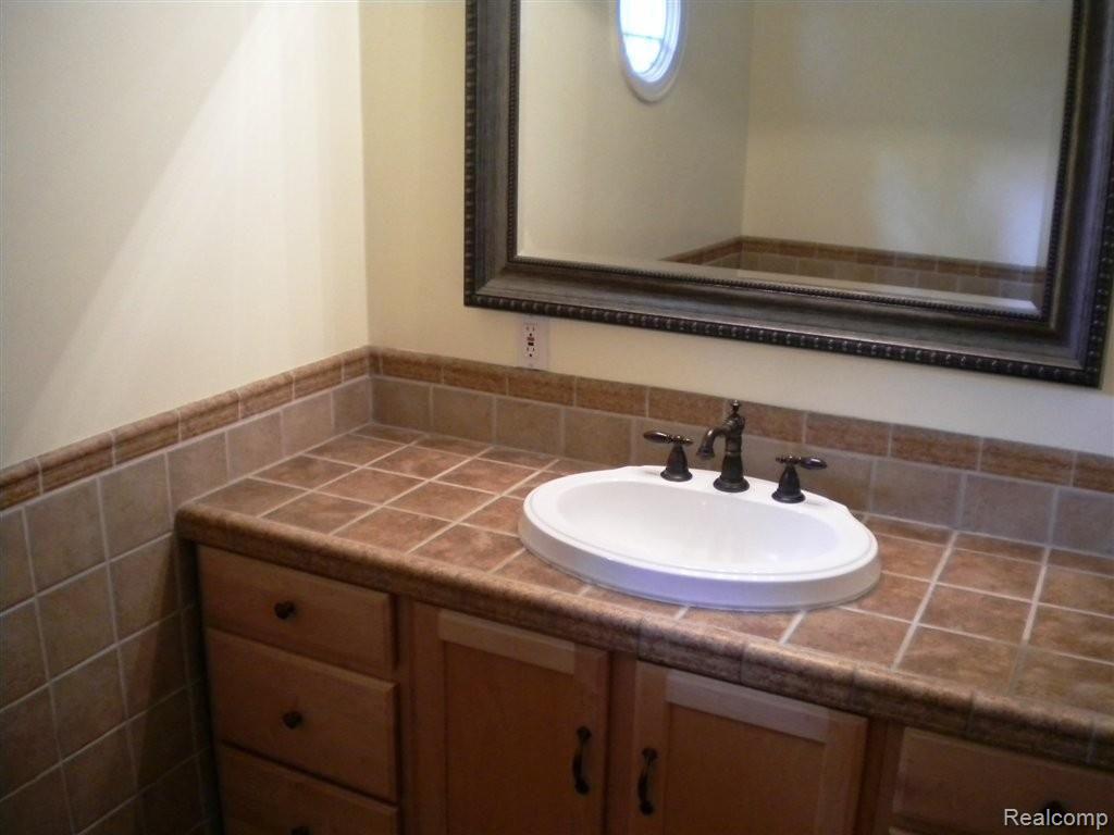 21527 River Road Grosse Pointe, MI 48236 - Photo 18 of 25 20.JPG