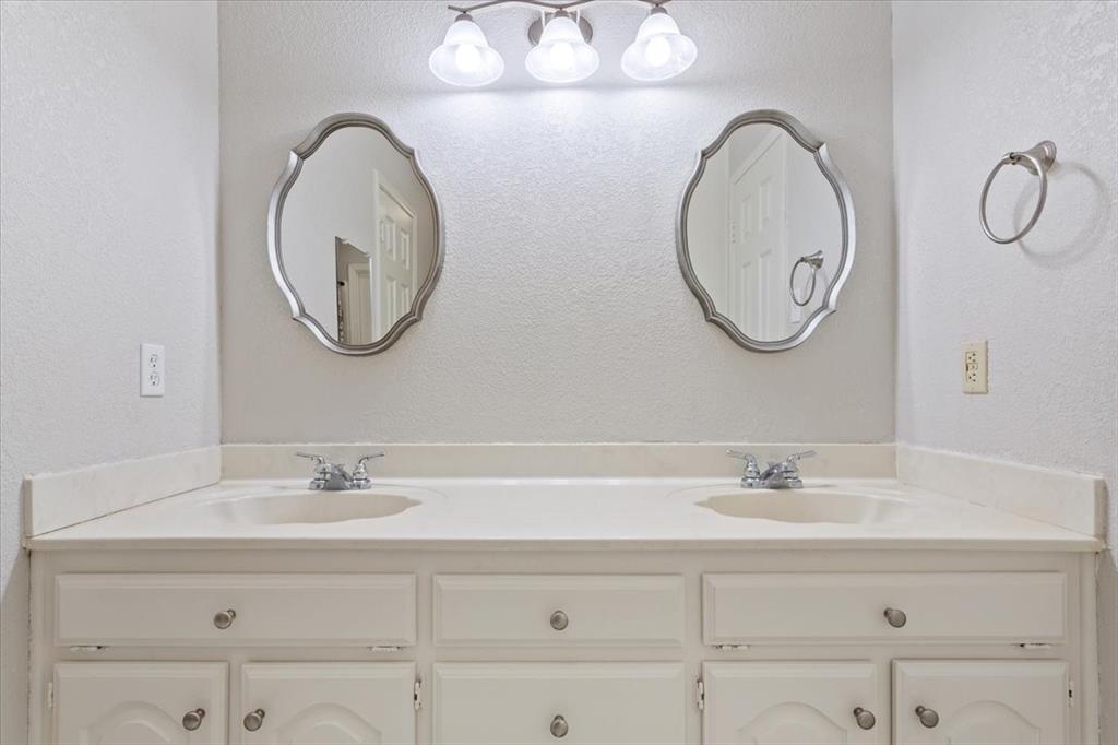 327 East Chapman Road Hewitt, TX 76643 - Photo 19 of 30 a bathroom with a sink and a mirror