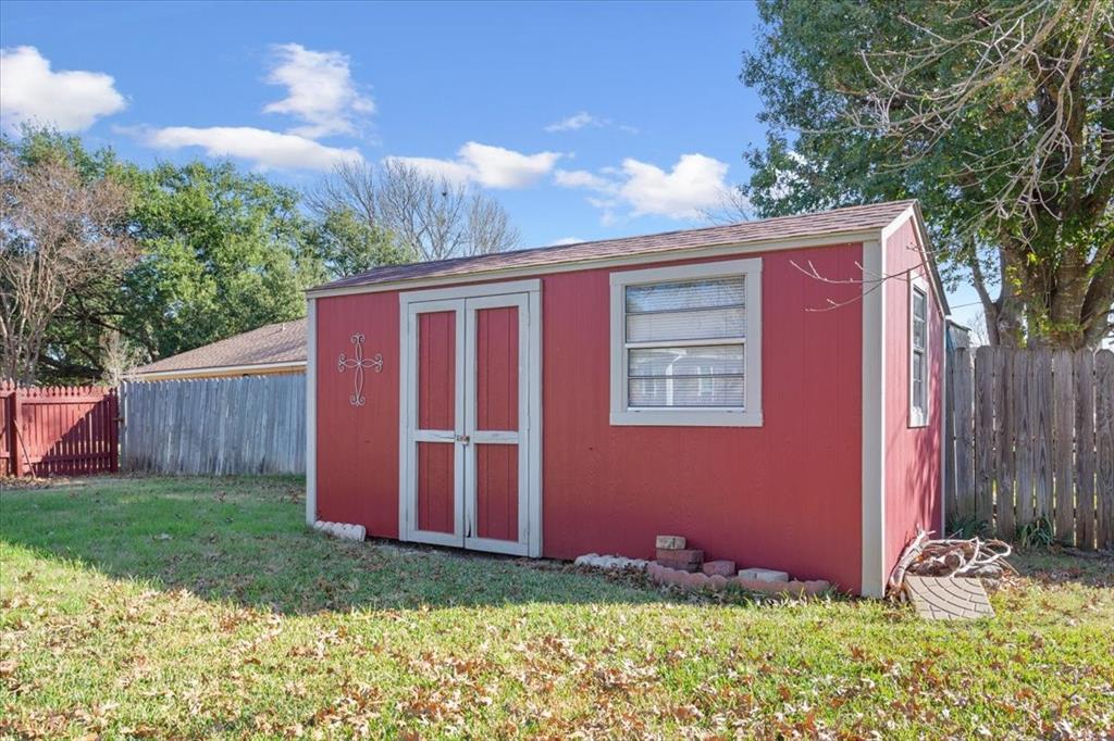327 East Chapman Road Hewitt, TX 76643 - Photo 23 of 28 a front view of a house with garden