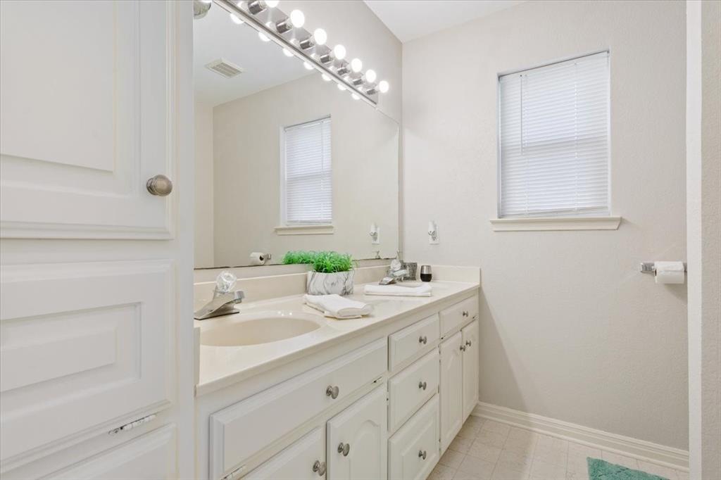327 East Chapman Road Hewitt, TX 76643 - Photo 24 of 30 a bathroom with 2 sink and a mirror